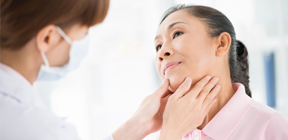 Patient having thyroid gland examined